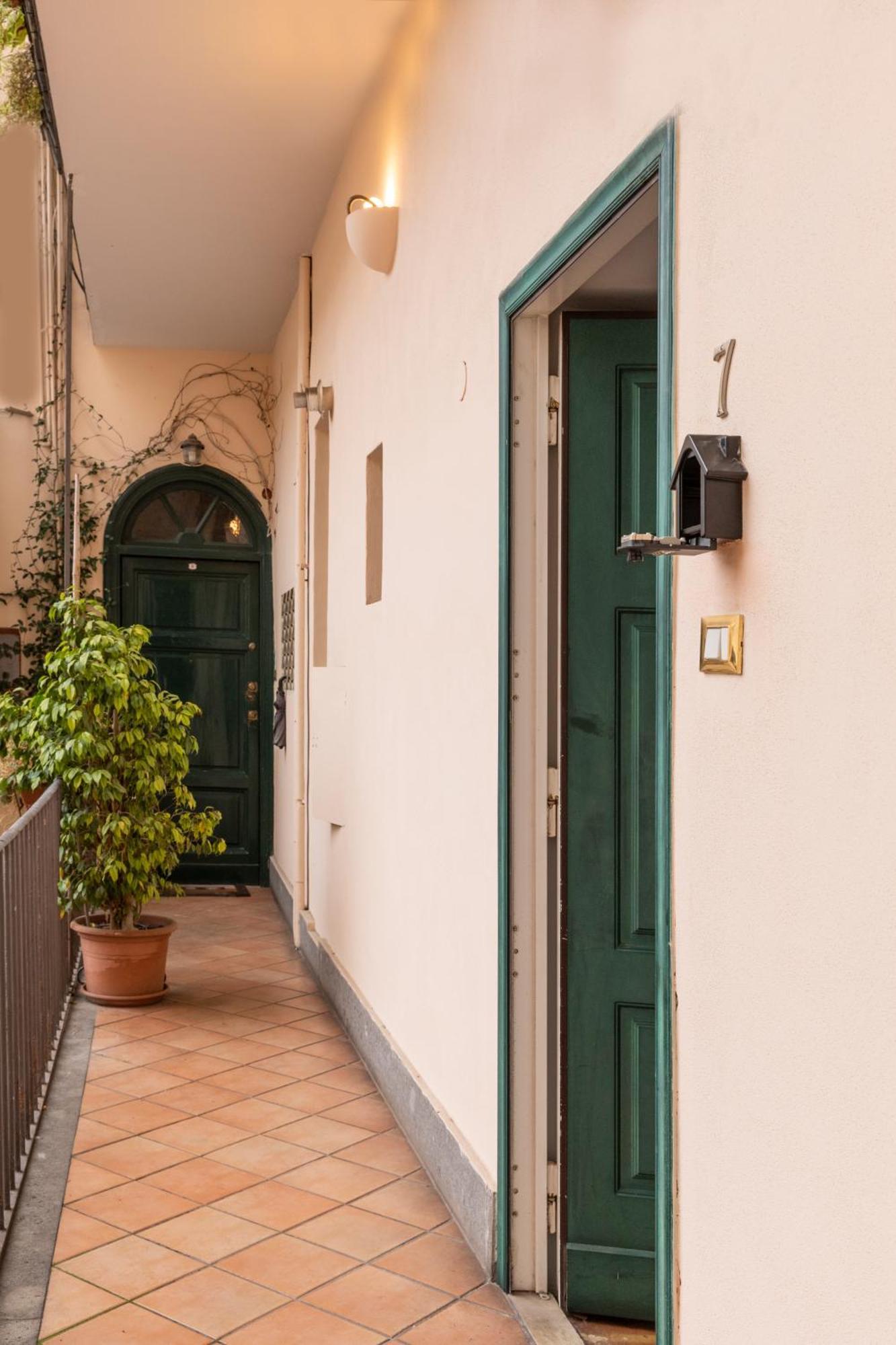 Colosseo Apartment- Heart Of Rione Monti Roma Esterno foto